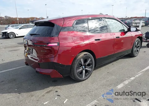 2024 BMW Ix xDrive50 z USA, uszkodzony, nr VIN WB523CF09RCS04392